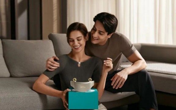 Hướng Dẫn Chọn Mua Máy Massage Cổ Cho Người Đau Mỏi Vai Gáy 